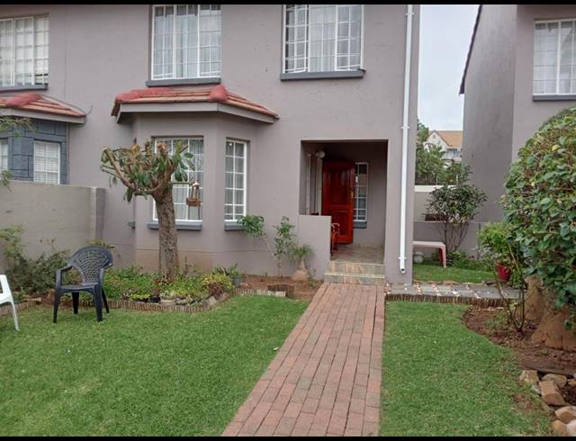 3 BEDROOM TOWNHOUSE FOR SALE IN EDEN GLEN